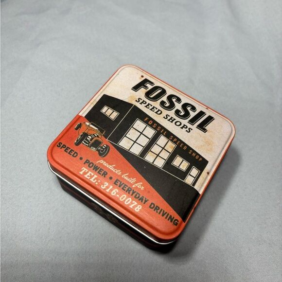 3.5” Authentic Fossil Watch Tin Collectors Item Excellent Preloved Condition - Picture 1 of 6